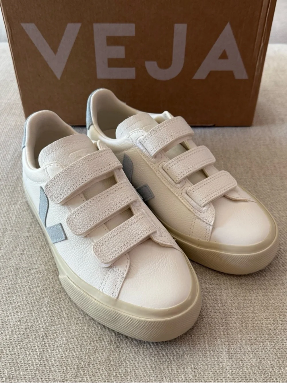 NIB Veja Recife Leather Sneakers EU 36 / US 5 Extra White Steel Velcro